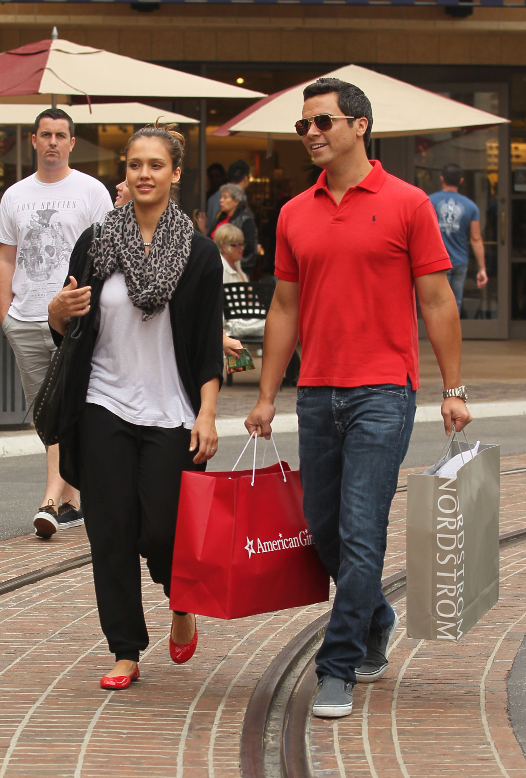 Jessica Alba and Cash Warren go shopping at The Grove | Picture 85943